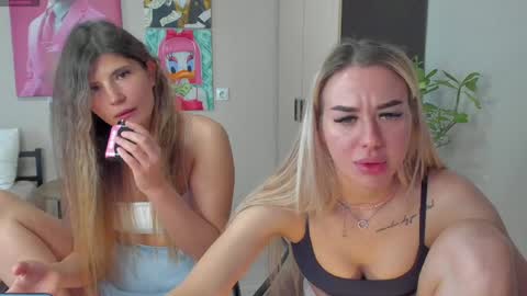 Snapshot of jeremayalove chatting on January 5, 11:48 am Hi hi We are Jessie and Betti online show from January 5, 11:48 am