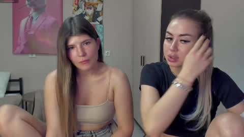 Snapshot of jeremayalove chatting on February 16, 9:27 pm Hi hi We are Jessie and Betti online show from February 16, 9:27 pm