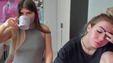 Snapshot of jeremayalove chatting on March 1, 6:24 am Hi hi We are Jessie and Betti online show from March 1, 6:24 am