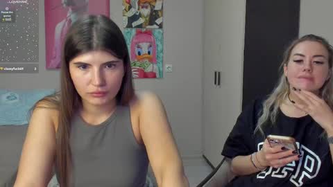 Snapshot of jeremayalove chatting on March 1, 4:44 pm Hi hi We are Jessie and Betti online show from March 1, 4:44 pm