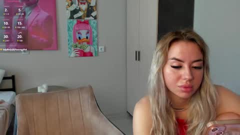 Snapshot of jeremayalove chatting on March 12, 10:59 am Hi hi We are Jessie and Betti online show from March 12, 10:59 am