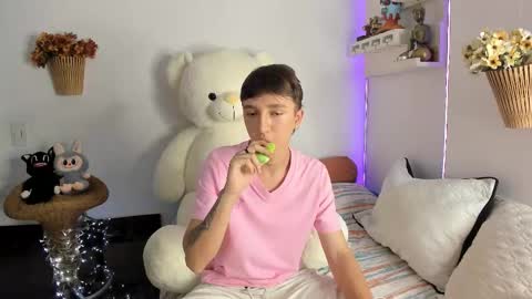 jero independent model online show from March 2, 11:33 pm