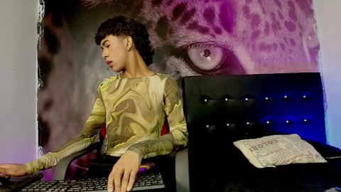 Snapshot of jero_tease_s7s chatting on February 10, 10:47 pm Jeronimo online show from February 10, 10:47 pm