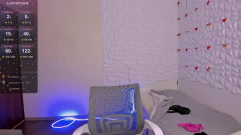 Snapshot of jerrybomb_ chatting on April 11, 7:45 am Jerrybomb online show from April 11, 7:45 am