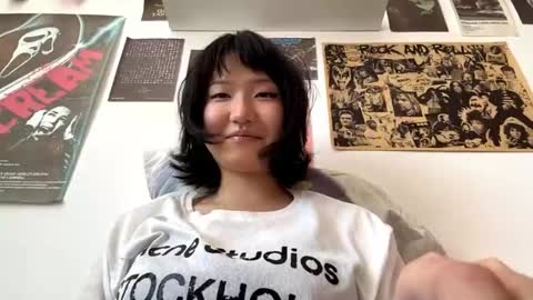 Snapshot of jesicalozaya chatting on May 1, 8:41 am Emi online show from May 1, 8:41 am