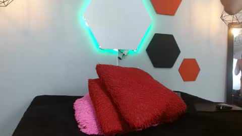 Snapshot of jesiclark chatting on January 11, 3:02 am sofi online show from January 11, 3:02 am