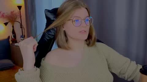  JessieVibes online show from April 16, 1:45 pm