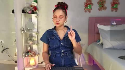 Snapshot of jessica_tom_ chatting on December 22, 2:47 pm Jessica online show from December 22, 2:47 pm