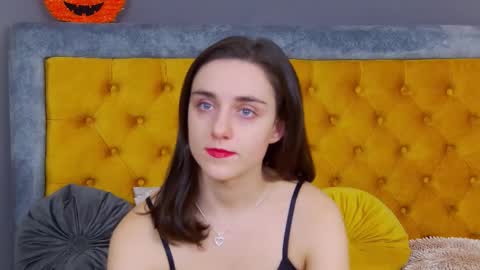 Jessica White online show from November 17, 5:02 am