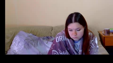 jessicaholland1 online show from April 16, 6:36 am