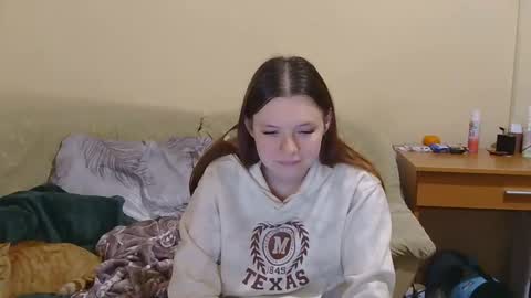 jessicaholland1 online show from April 24, 5:26 pm