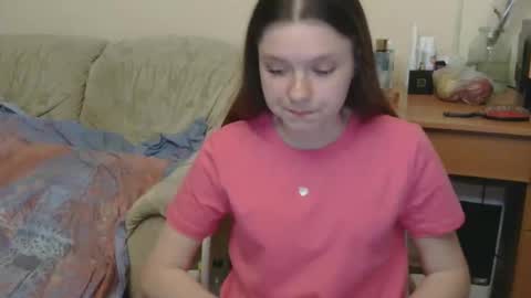 jessicaholland1 online show from May 14, 7:20 pm