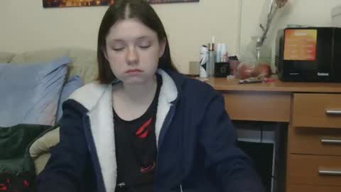 jessicaholland1 online show from May 16, 6:39 pm