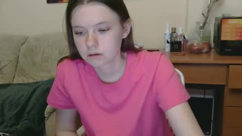 jessicaholland1 online show from May 17, 6:26 pm