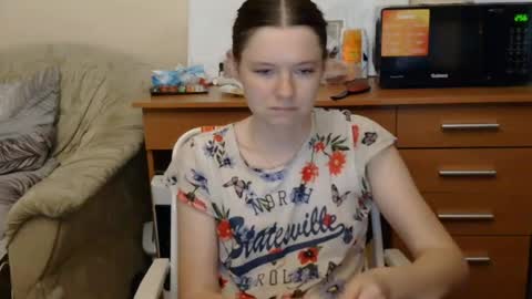 jessicaholland1 online show from July 10, 6:21 pm