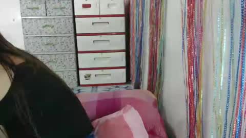 Snapshot of jessicajones_25 chatting on December 3, 8:27 am jessicajones_25 online show from December 3, 8:27 am