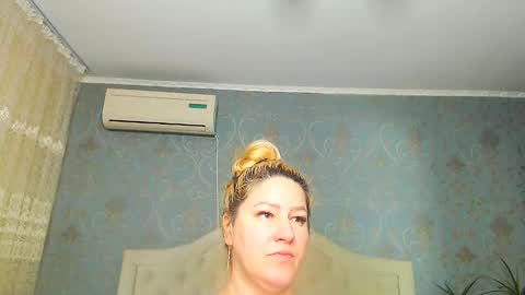 Snapshot of jessicalove20 chatting on January 21, 8:52 am single mommy online show from January 21, 8:52 am