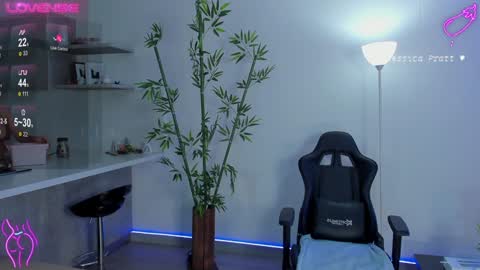 Snapshot of jessicapratt chatting on January 25, 9:35 pm Jessica Pratt IG jessicaxpratt online show from January 25, 9:35 pm