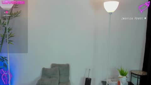 Snapshot of jessicapratt chatting on February 19, 12:03 am Jessica Pratt IG jessicaxpratt online show from February 19, 12:03 am