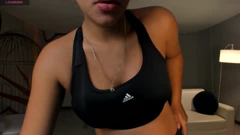 Snapshot of jessicawilliams1 chatting on October 17, 9:34 am JESS online show from October 17, 9:34 am
