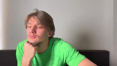 Snapshot of jessierise chatting on February 22, 10:47 am JessieRise online show from February 22, 10:47 am