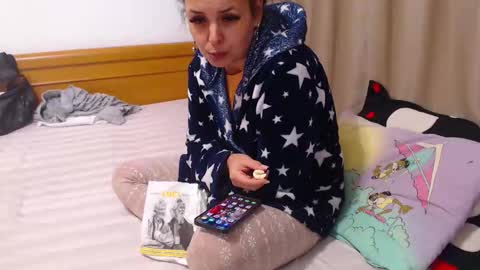 jessiestar3 online show from October 11, 11:25 pm