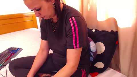 Snapshot of jessiestar3 chatting on March 18, 12:19 pm jessiestar3 online show from March 18, 12:19 pm