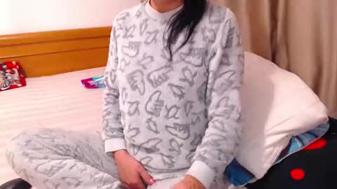 Snapshot of jessiestar3 chatting on March 24, 12:59 am jessiestar3 online show from March 24, 12:59 am