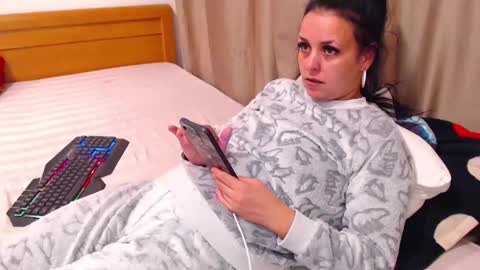 Snapshot of jessiestar3 chatting on April 13, 7:41 pm jessiestar3 online show from April 13, 7:41 pm