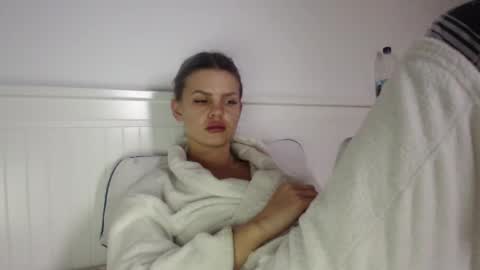 Snapshot of jessiexryan chatting on February 17, 6:43 am jessieryan online show from February 17, 6:43 am