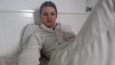 Snapshot of jessiexryan chatting on February 19, 7:26 am jessieryan online show from February 19, 7:26 am