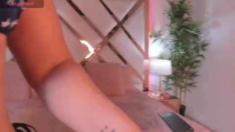 Snapshot of jessiica_stonne2 chatting on July 5, 4:19 am JESSICA STONNE online show from July 5, 4:19 am