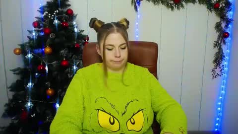 Snapshot of jessikadaniels chatting on December 19, 7:29 am Jess online show from December 19, 7:29 am