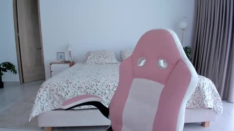    online show from February 10, 3:53 pm