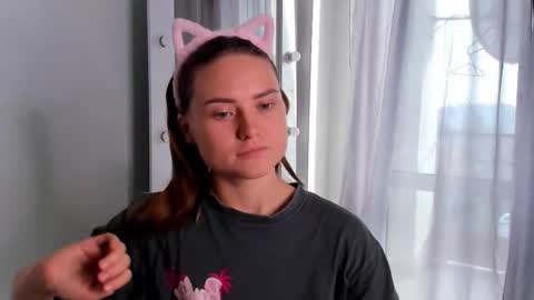 Snapshot of jessy_lil chatting on November 17, 12:00 pm Polina online show from November 17, 12:00 pm