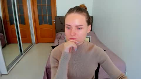 Snapshot of jessy_lil chatting on November 27, 10:28 am Polina online show from November 27, 10:28 am