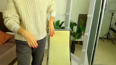 Snapshot of jessy_lil chatting on December 20, 9:27 am Polina online show from December 20, 9:27 am