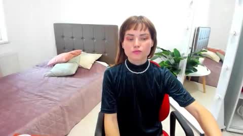 Snapshot of jessy_lil chatting on January 7, 9:12 am Polina online show from January 7, 9:12 am