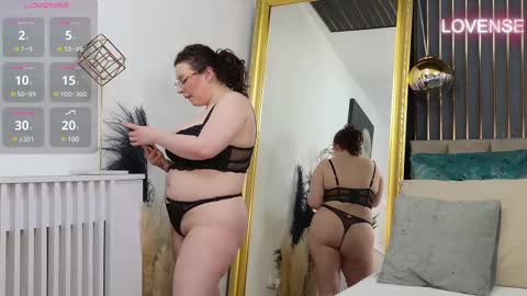 Snapshot of jessykah chatting on February 22, 12:40 pm Francesca online show from February 22, 12:40 pm