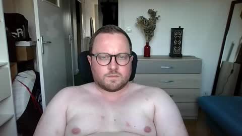 jeuneloup92 online show from September 8, 5:56 pm