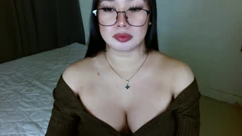 Snapshot of jewel_28 chatting on February 1, 6:29 pm Jewel online show from February 1, 6:29 pm