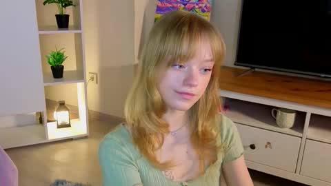 Gwen online show from February 25, 8:18 pm