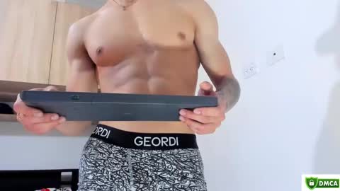 Snapshot of jey_cox23 chatting on January 4, 11:54 am jey cox online show from January 4, 11:54 am