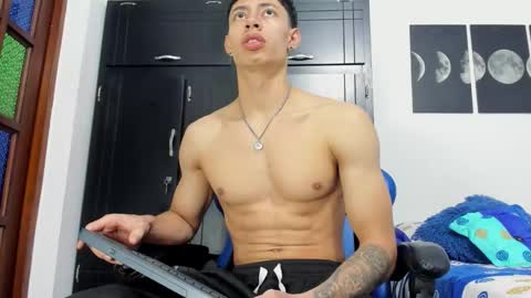 Snapshot of jey_cox23 chatting on October 27, 12:31 pm jey cox online show from October 27, 12:31 pm