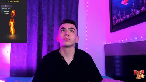 Snapshot of jey_keler chatting on December 16, 8:52 am jey keler online show from December 16, 8:52 am