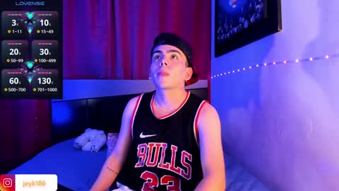 Snapshot of jey_keler chatting on February 8, 10:39 am jey keler online show from February 8, 10:39 am