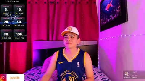 Snapshot of jey_keler chatting on February 15, 4:36 am jey keler online show from February 15, 4:36 am