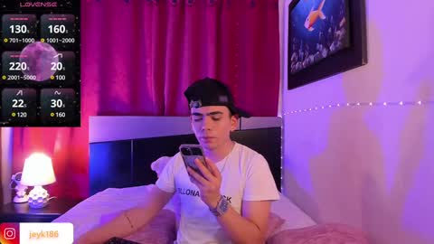 Snapshot of jey_keler chatting on February 20, 2:29 am jey keler online show from February 20, 2:29 am