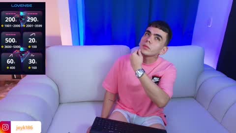 Snapshot of jey_keler chatting on October 16, 2:23 am jey keler online show from October 16, 2:23 am