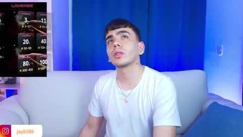 Snapshot of jey_keler chatting on November 15, 9:43 pm jey keler online show from November 15, 9:43 pm